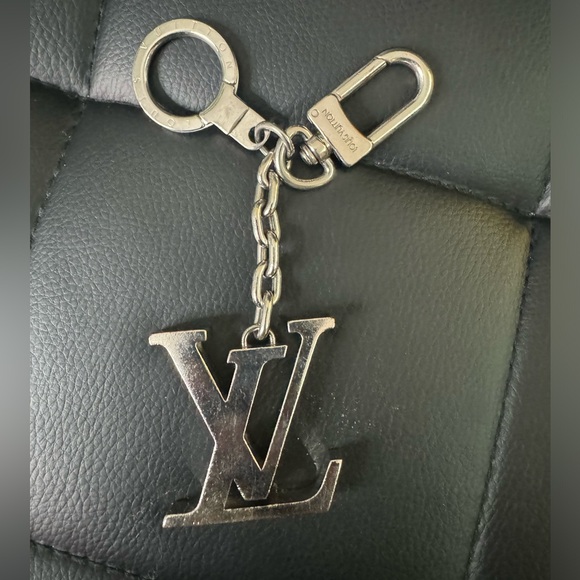 Louis Vuitton Silver Initials Palladium Keychain Bag Charm - Picture 2 of 6